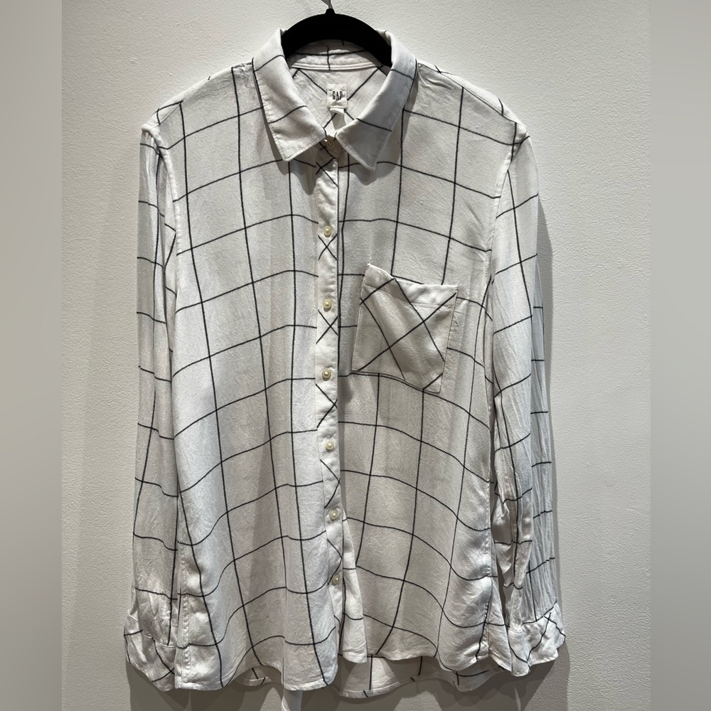 Lightweight white flannel with black windowpane pattern Gap Size L